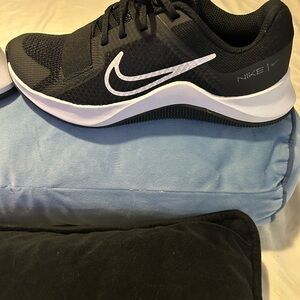 Nike Black and White Women's Sneakers